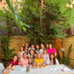 Escola d'estiu d'art (fang, joies, pintura, etc).