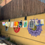 Escola d'estiu d'art (fang, joies, pintura, etc).