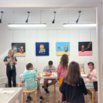 Classe d'art i pintura per a nens.